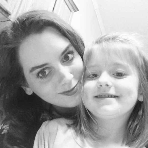 Meet your Posher, Erica - Picture 3 of 4